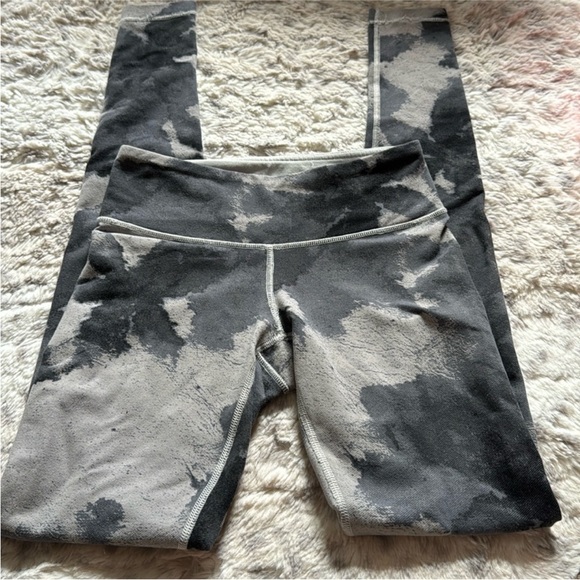 EUC Lululemon Wunder Under Pant Floral Platoon Silver Spoon Ambient Grey size 2 - Picture 8 of 8